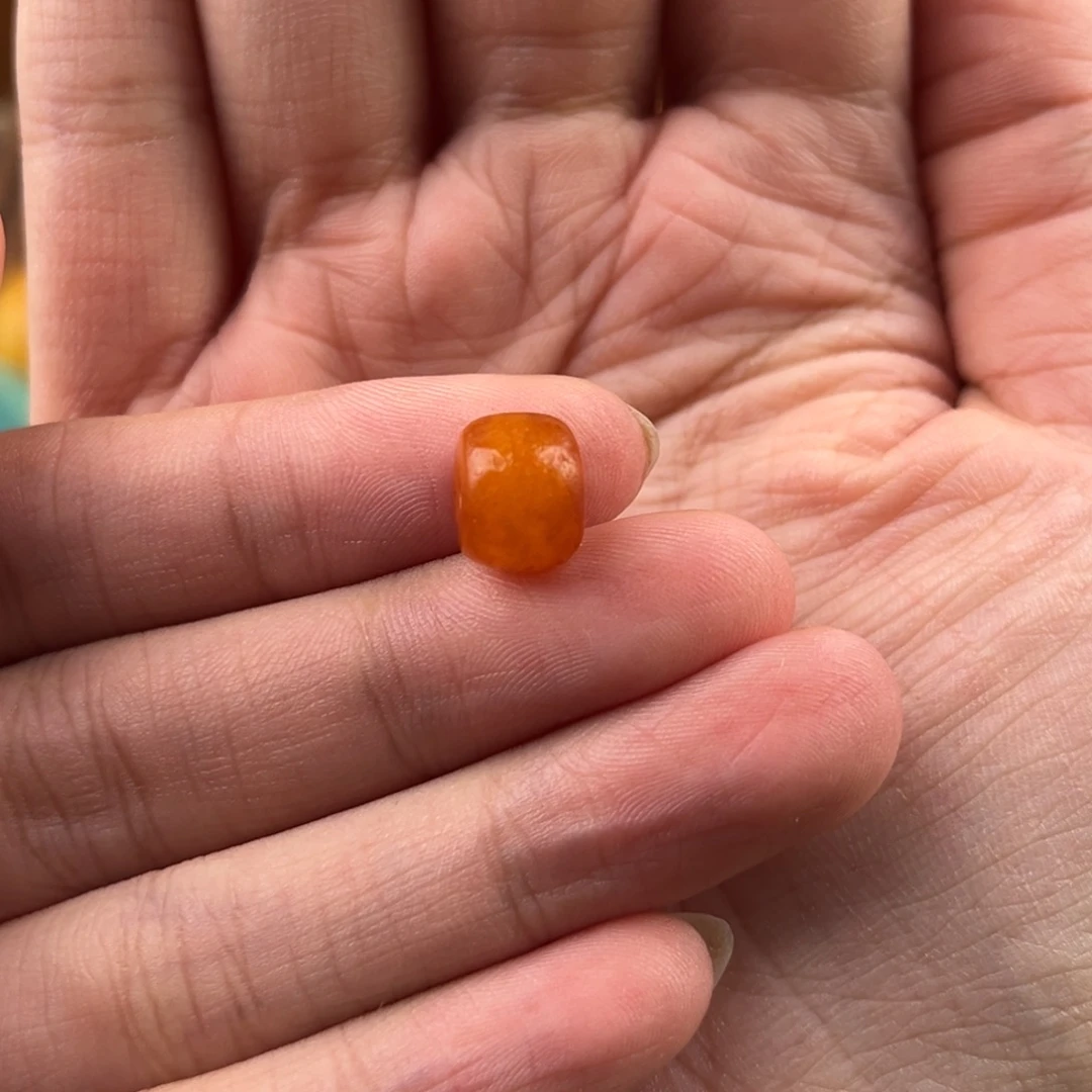 黄***学蜜蜡未镶嵌颈饰老蜜蜡