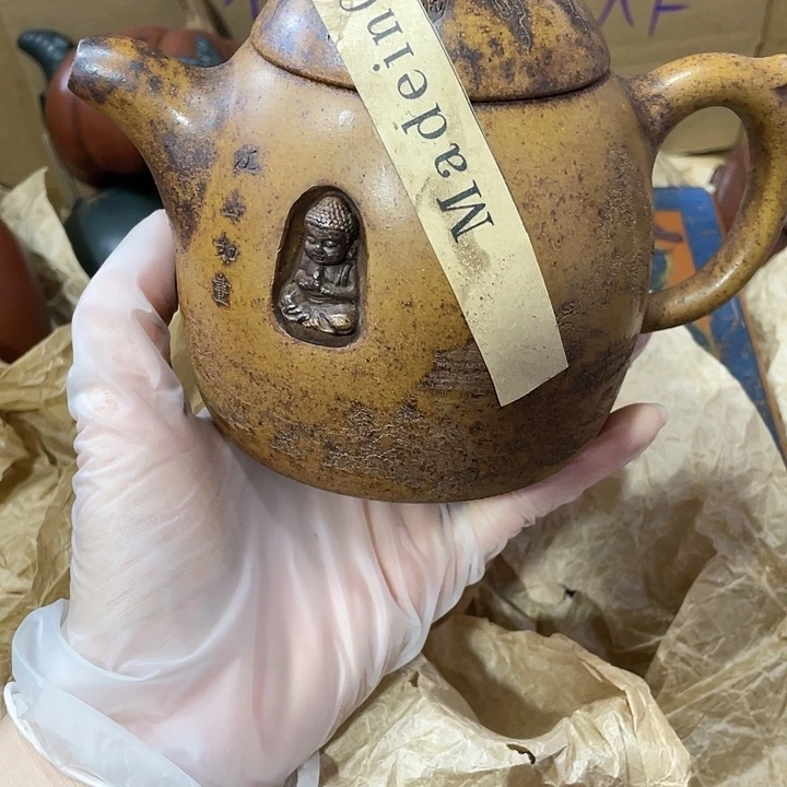 紫砂茶壶原矿泥料，纯手工制作的一把紫砂壶。