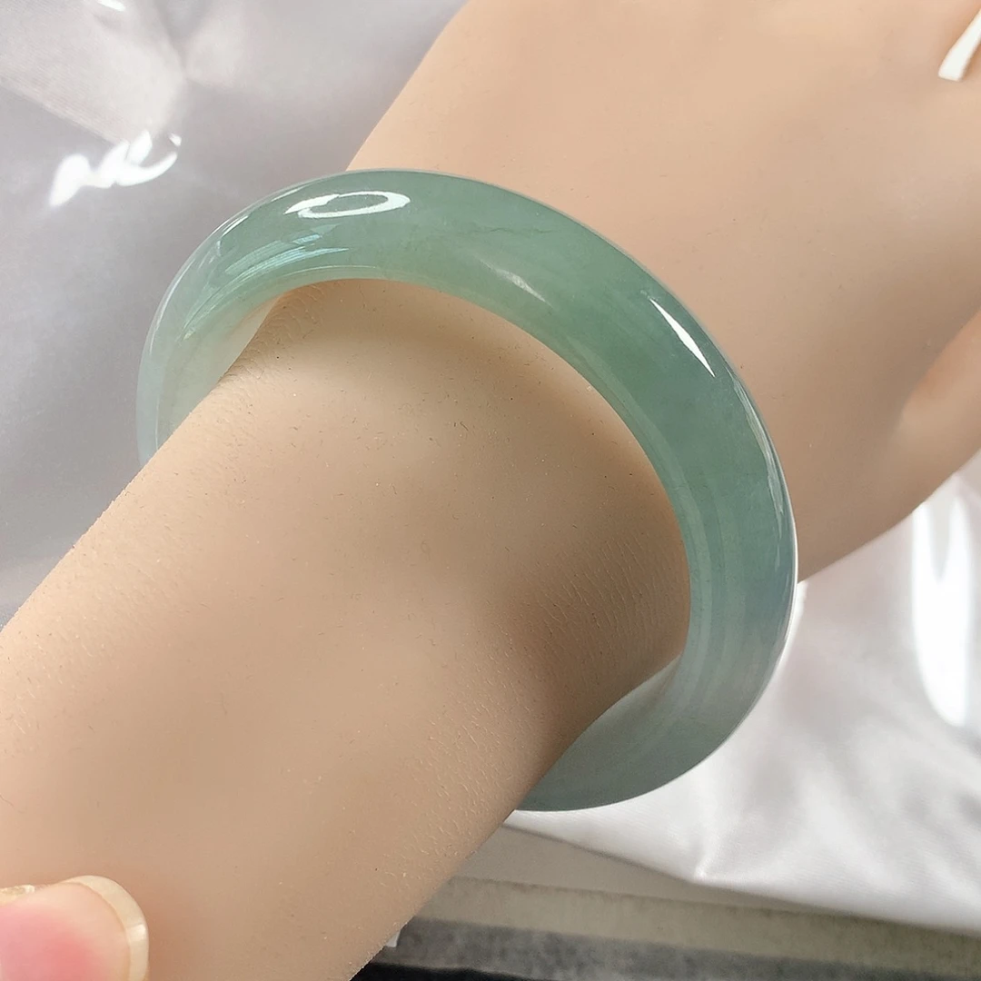 翡翠手镯未镶嵌 正圈①①⑧