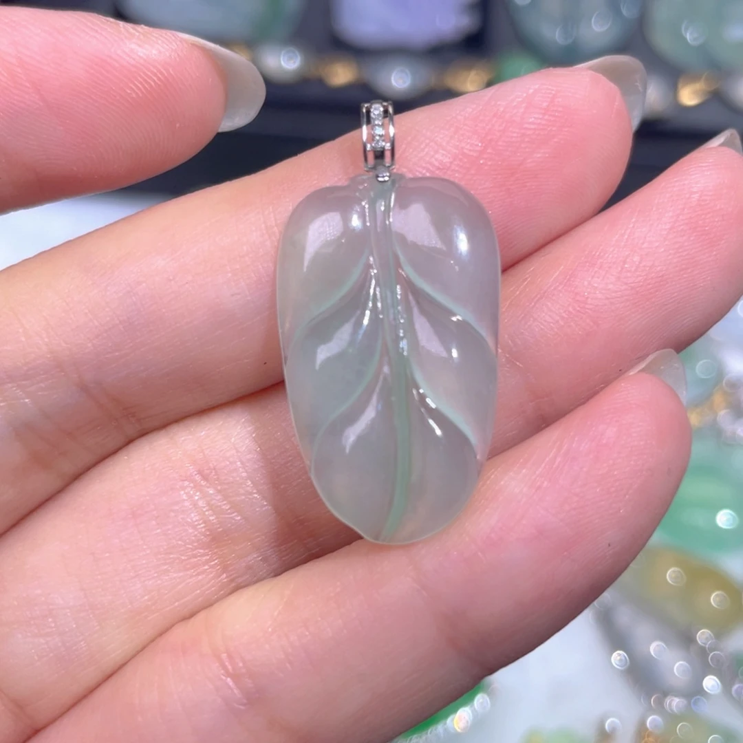 颈饰18K金镶嵌翡翠翡翠