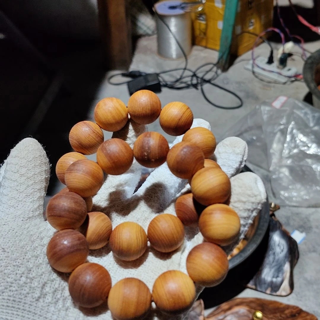 达***飞2.0毛珠子2条，黑油陈华料