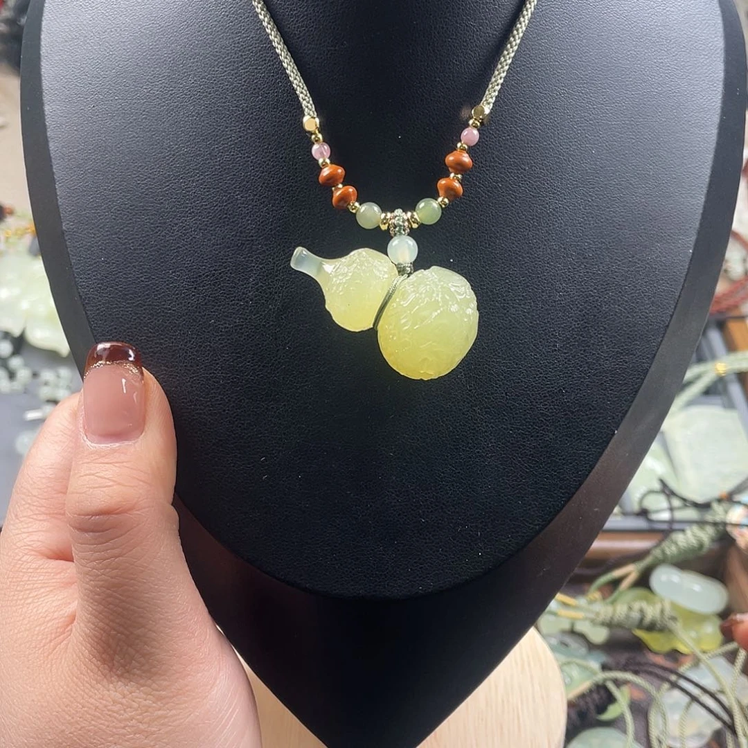 岫玉未镶嵌吊坠(赠链)