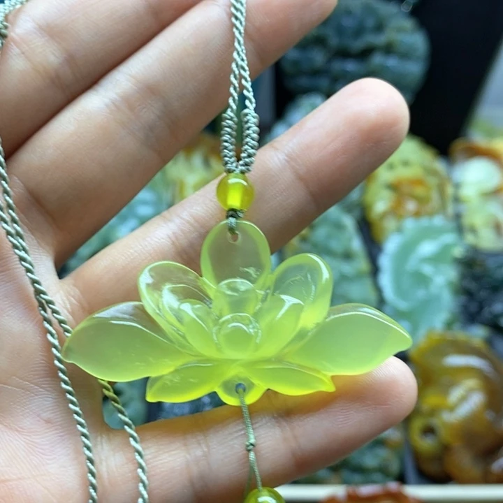 未镶嵌蛇纹石玉挂件