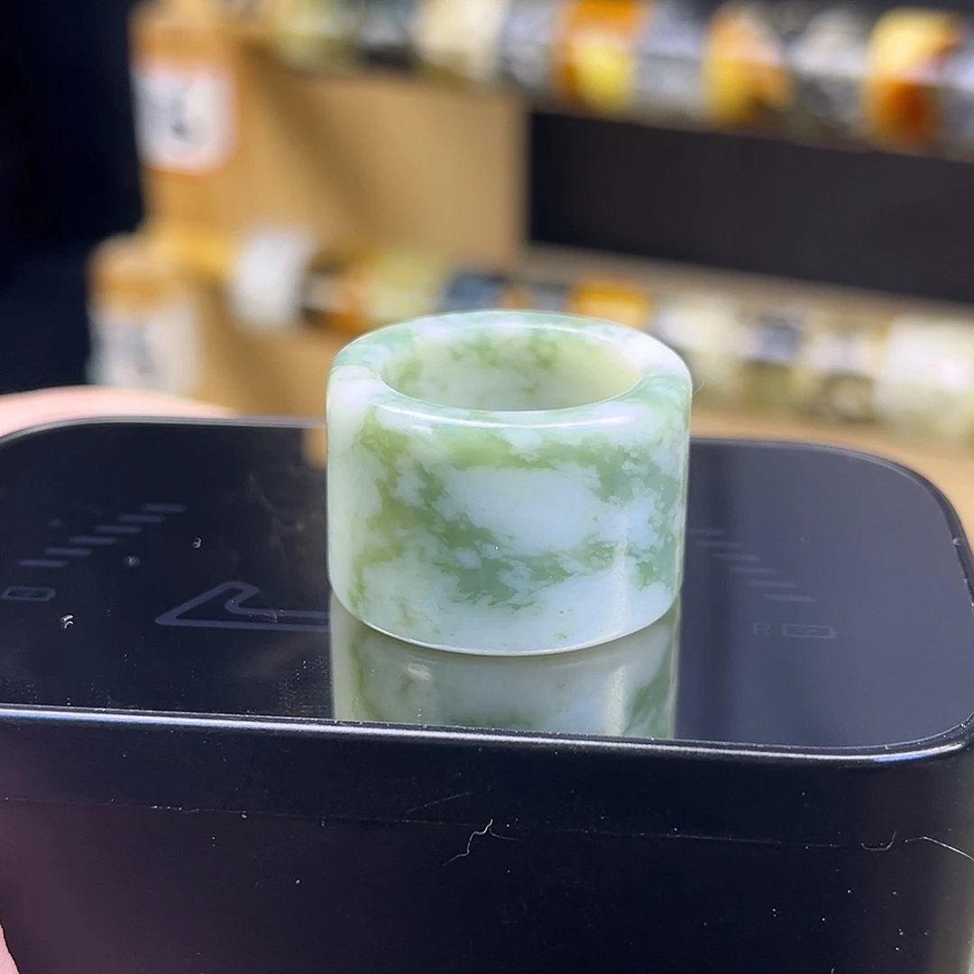 蛇纹石玉未镶嵌戒指17.9微瑕