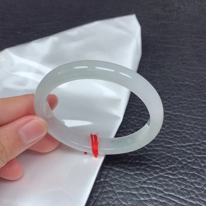 翡翠手镯（贵妃镯）未镶嵌