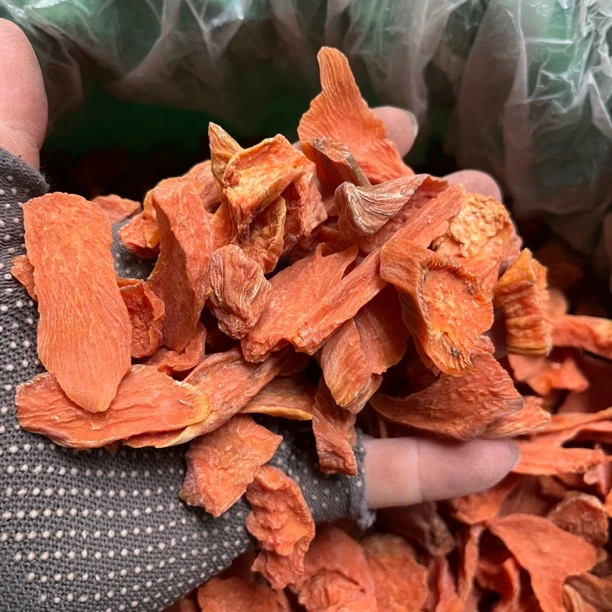 小碎片地瓜干，厂家刚到了几十斤，缺点是小片一点，煮起来非常好吃