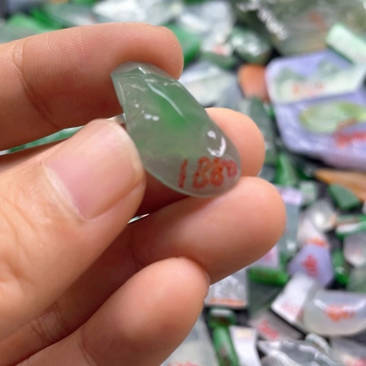 定制翡翠未镶嵌天然翡翠原石定制
