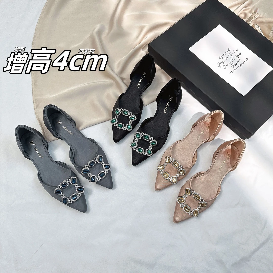 羊皮版~4cm内增高水钻方扣尖头中空缎面凉鞋女2025新款平底单鞋女