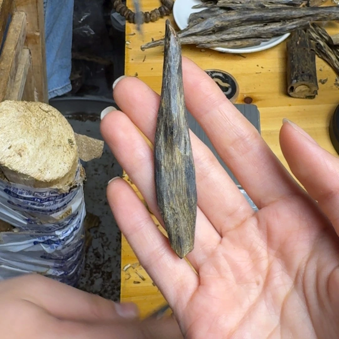 沉香沉香碎屑绿**翁天然树心油虫漏3.4克