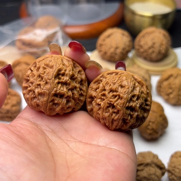 文玩核桃把件芳芳水龙纹39