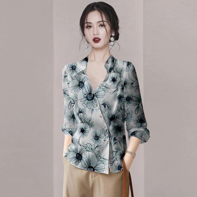 别致V领印花衬衫女春季2025年新款衬衣洋气轻奢法式上衣