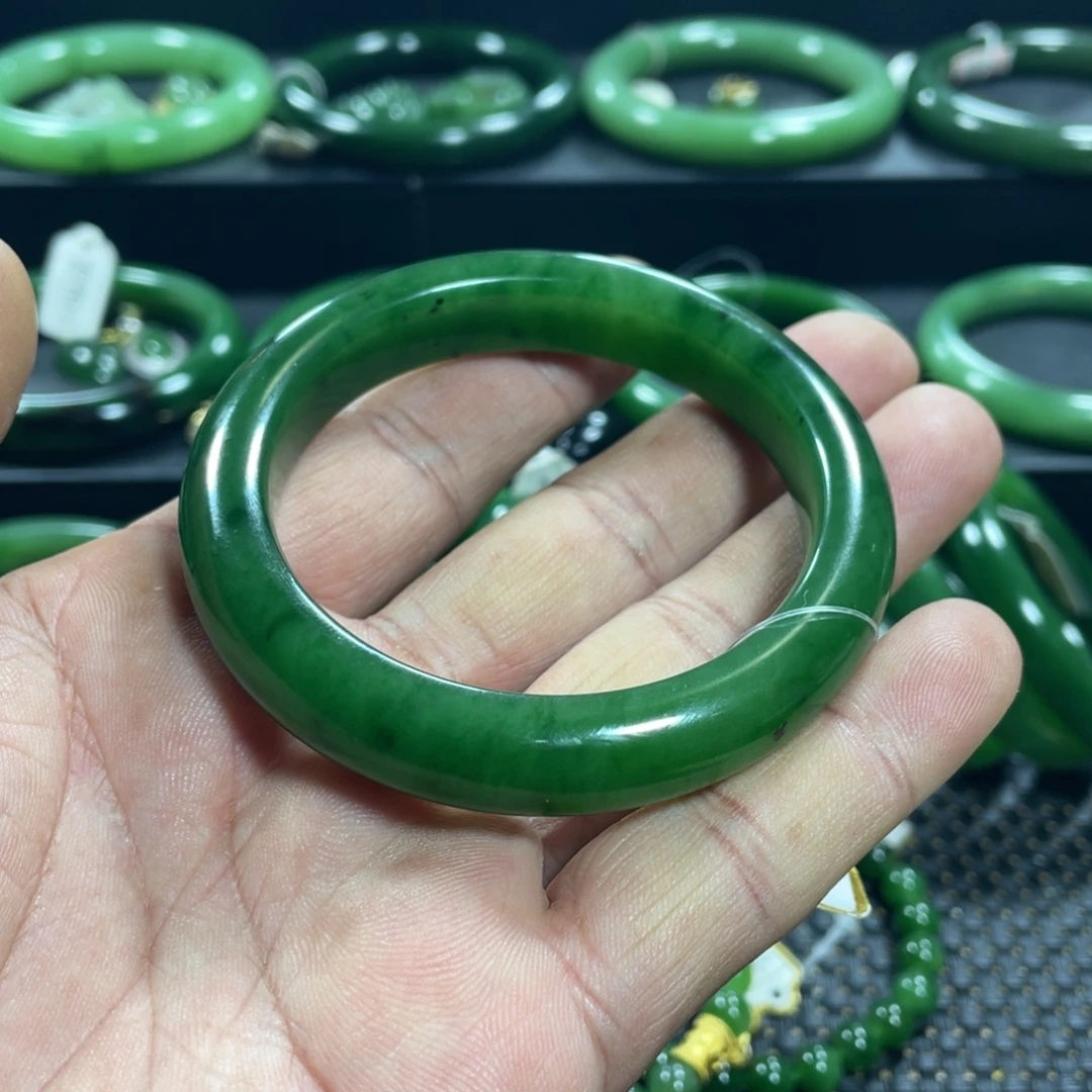 和田玉（碧玉）未镶嵌手镯