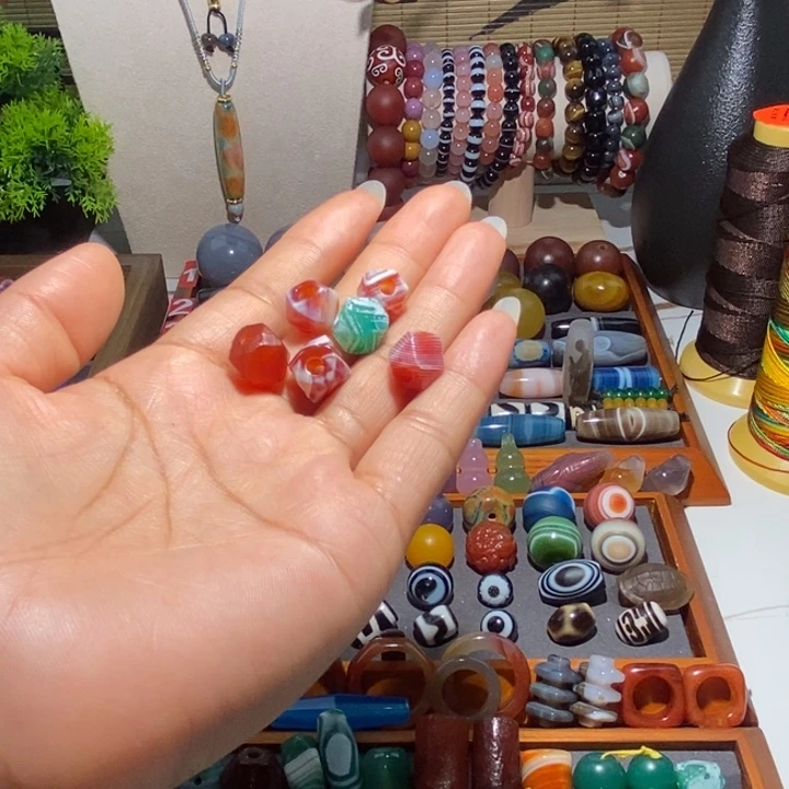 Y****玛瑙/玉髓未镶嵌珠宝半成品