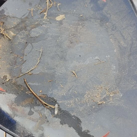 瓷发四个，三个贷款字一个黑的