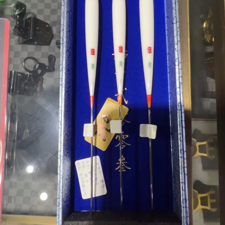 弘久白色梭子漂3只吃铅4.5～5克之间