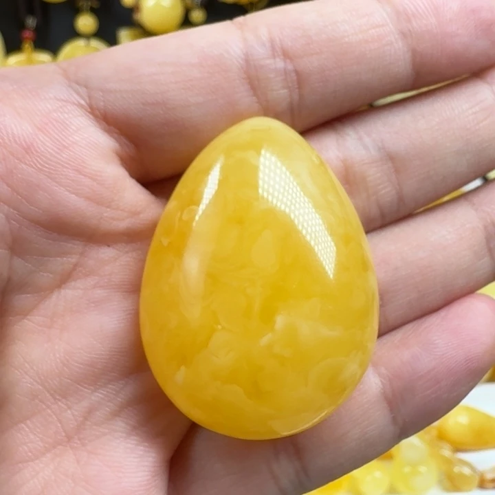 蜜蜡未镶嵌珠宝奇石