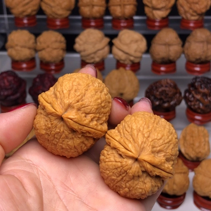 文玩核桃吊坠7金嘴寿桃