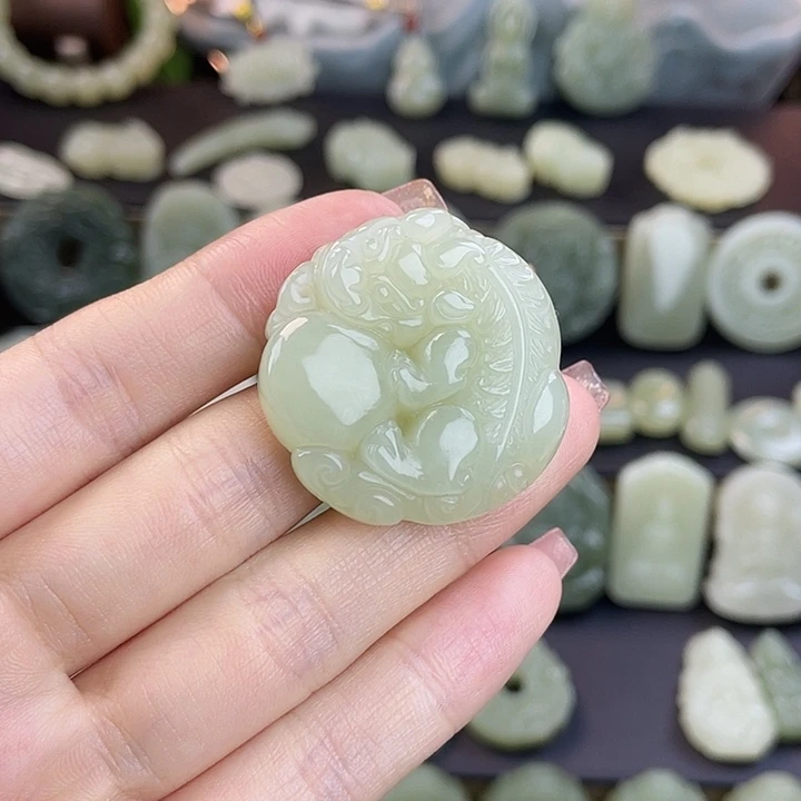 和田玉未镶嵌颈饰