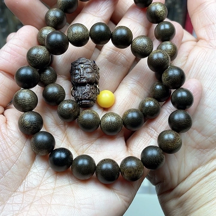 沉香手串屈*绿奇楠玉化料