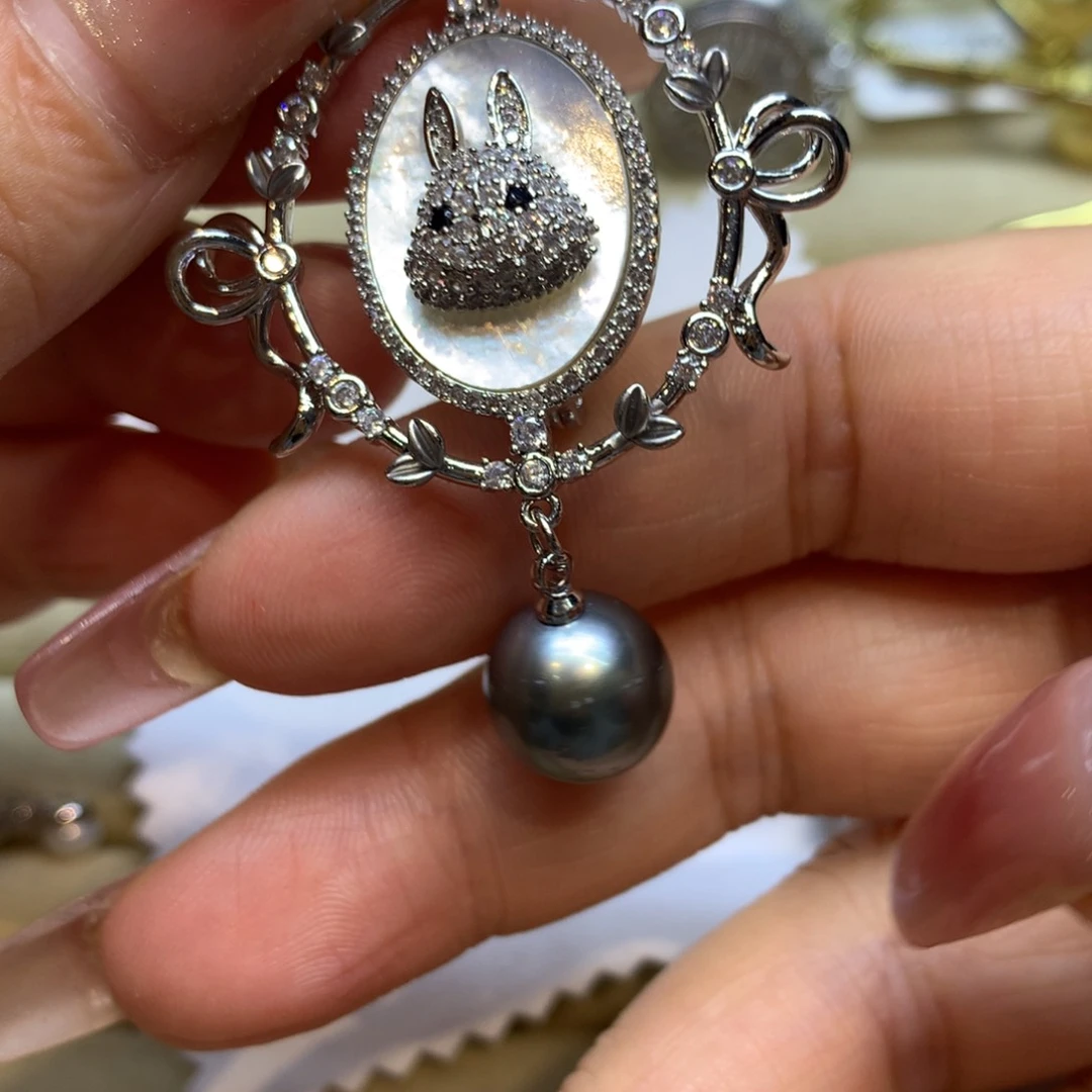 未镶嵌胸饰海水珍珠