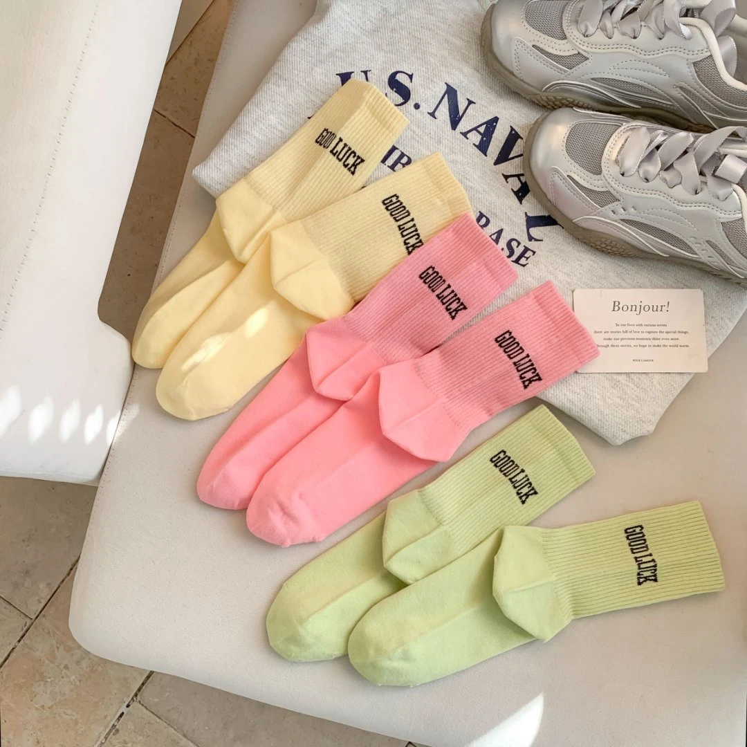 正正+春夏女袜韩字母款中筒袜精梳棉抗起球吸汗透气不褪色袜子女