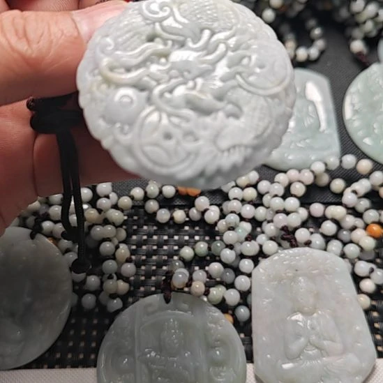 翡翠未镶嵌颈饰天然翡翠吊坠