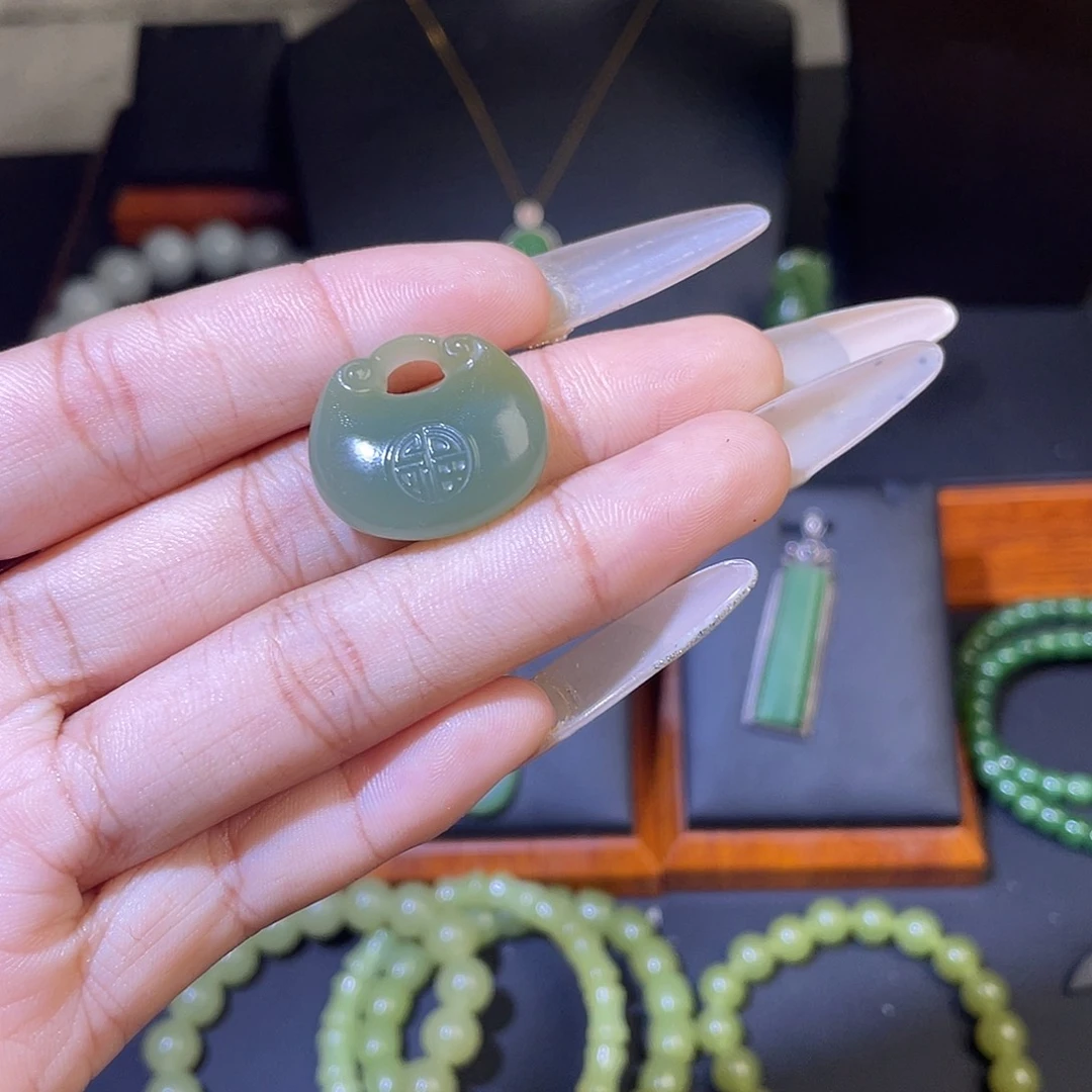 颈饰未镶嵌和田玉