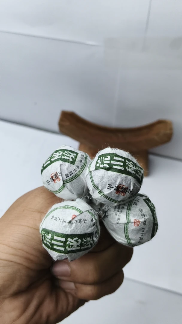 茶农39号 荒山秘境古树生茶龙珠/8克1颗/32颗2024年