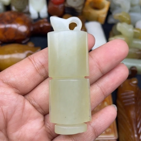 未镶嵌蛇纹石玉颈饰76