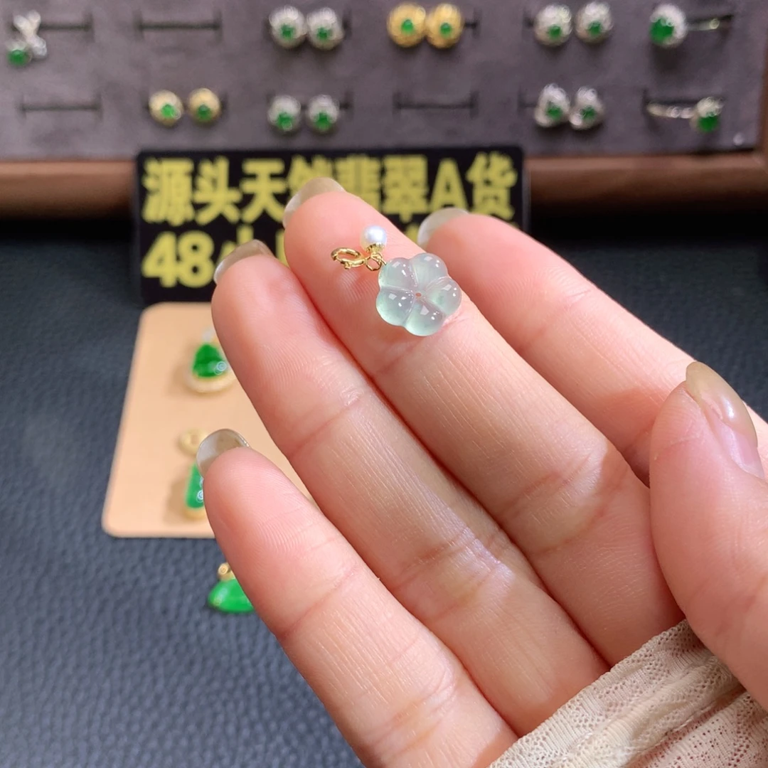 醒***翡翠18K金镶嵌颈饰福利