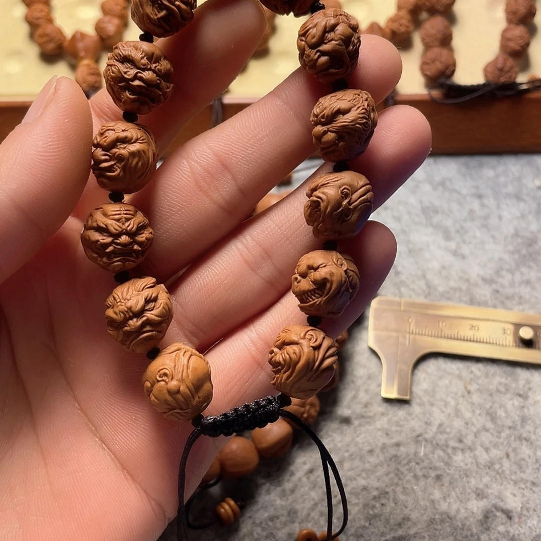 龙纹桃核雕刻十二生肖恶僧