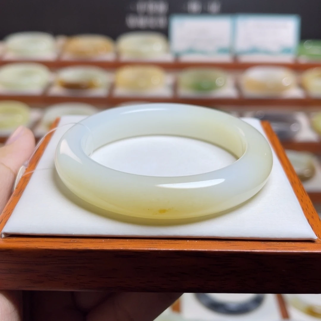 【闪购商品】未镶嵌手镯和田玉
