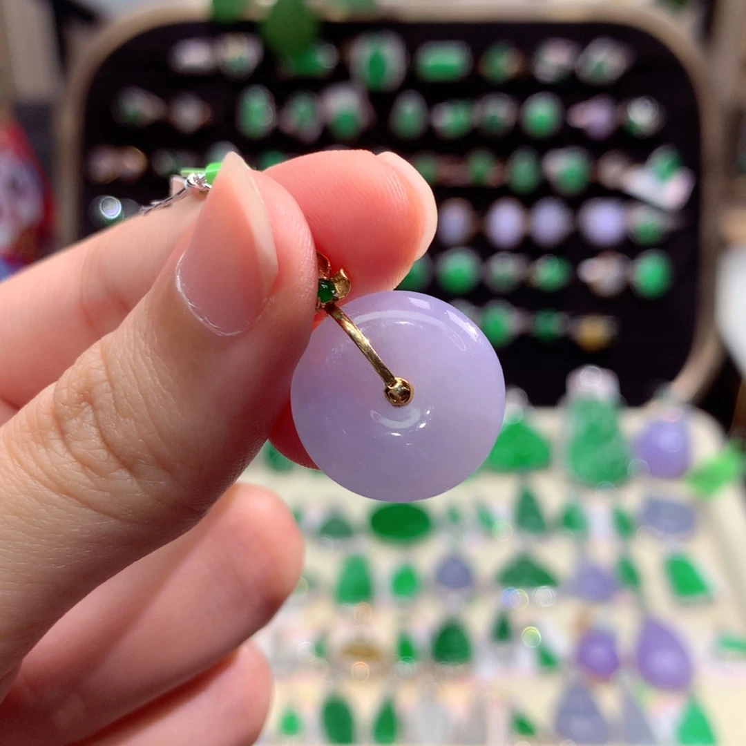 翡翠18K金镶嵌颈饰翡翠