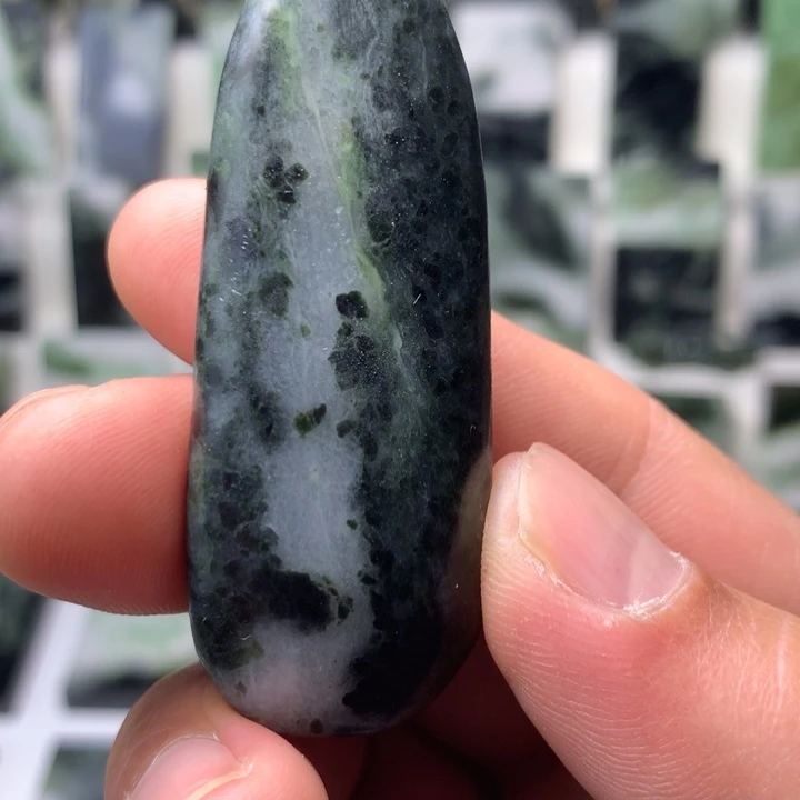 独山玉颈饰未镶嵌