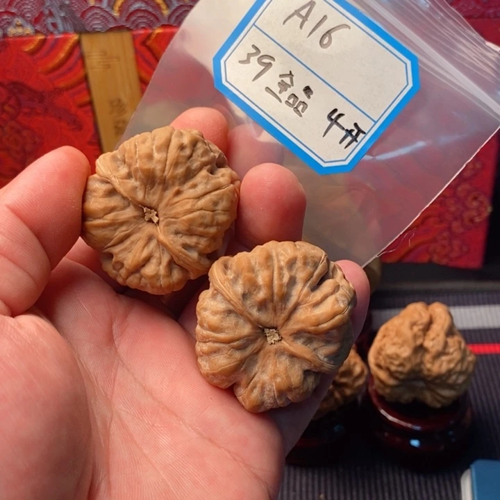 吊坠文玩核桃边39，肚42，高33