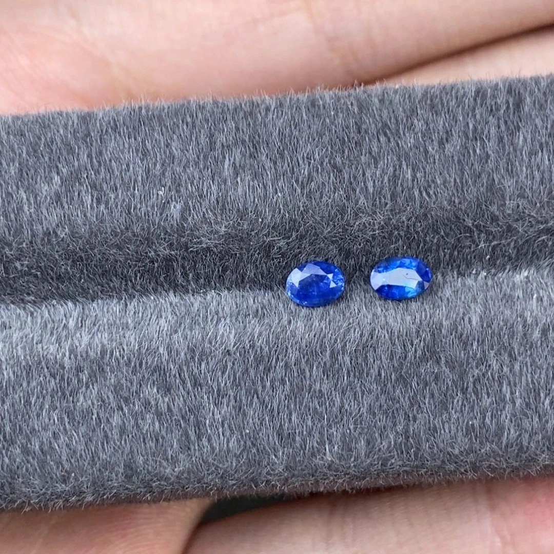 裸石蓝宝石0.84ct 一对皇家蓝耳钉