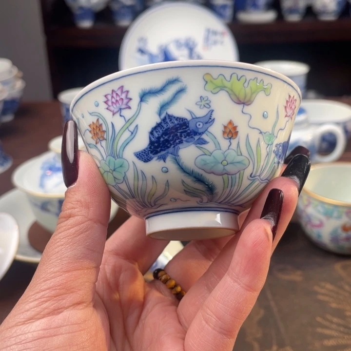 斗彩鱼藻纹杯杯………..