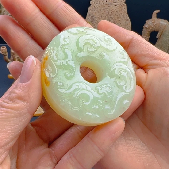 小***哥和田玉（糖玉）未镶嵌颈饰