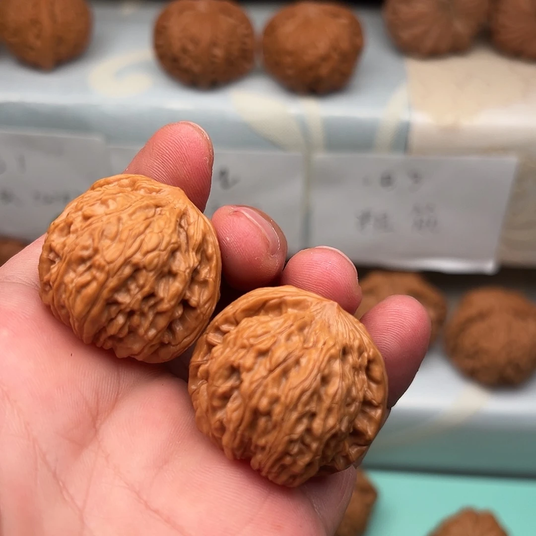桃核把件玉龙两棱全品36