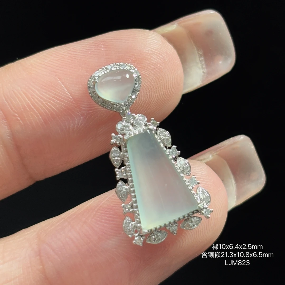 《缅甸正宗翡翠珠宝严选》冰晴底无事牌玉石吊坠（下单质询客服）