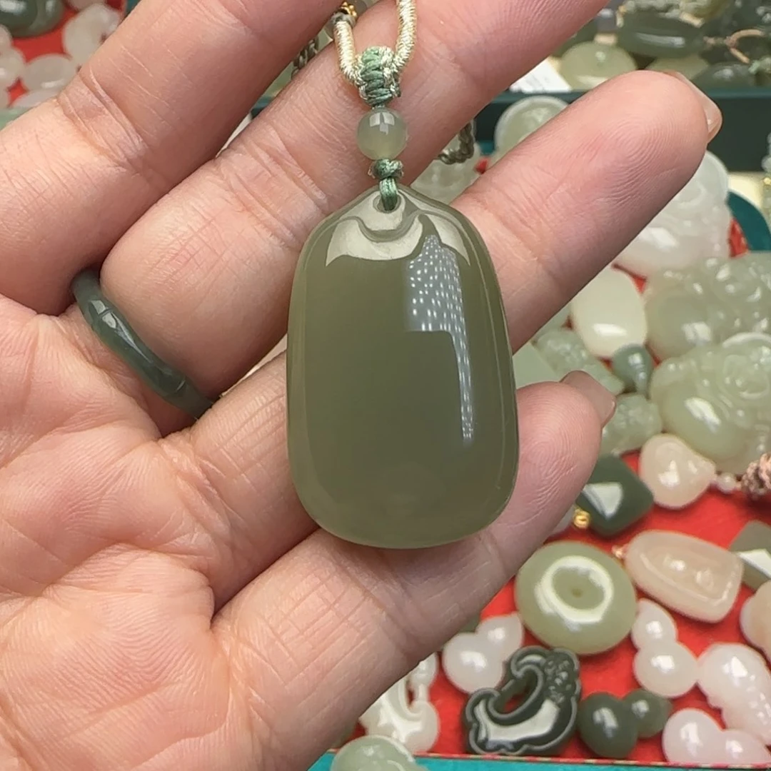 和田玉颈饰未镶嵌牧*