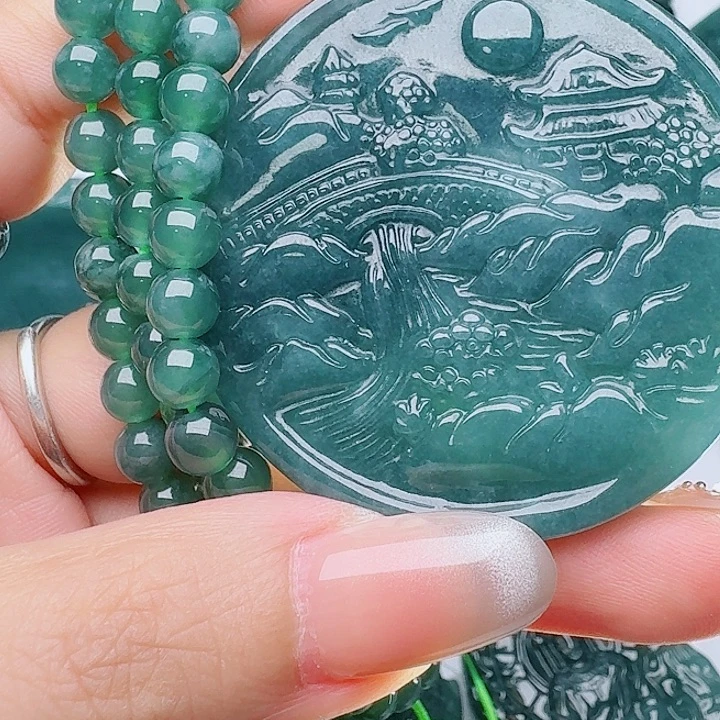 翡翠未镶嵌颈饰多样性发其一