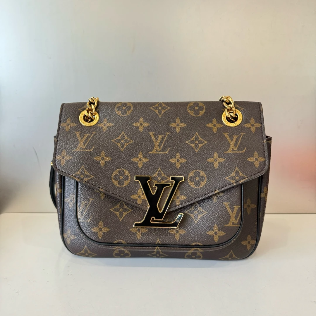 99新 LouisVuitton/路易威登 Lv新款邮差99新