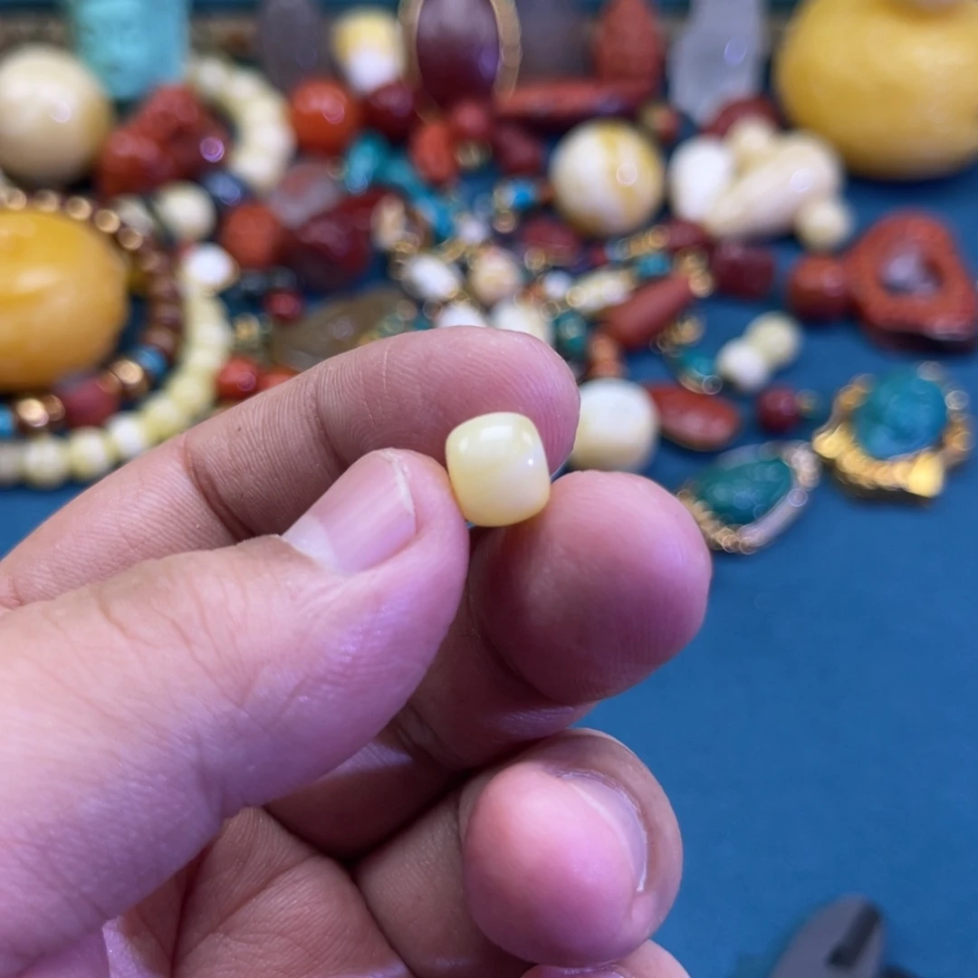 琥珀未镶嵌珠宝奇石8