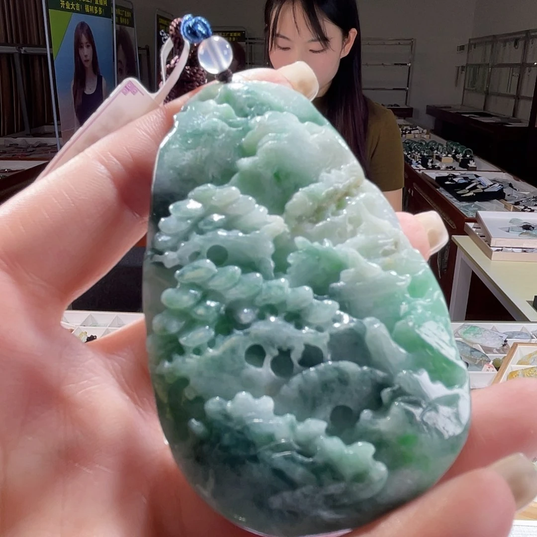 翡翠未镶嵌颈饰一