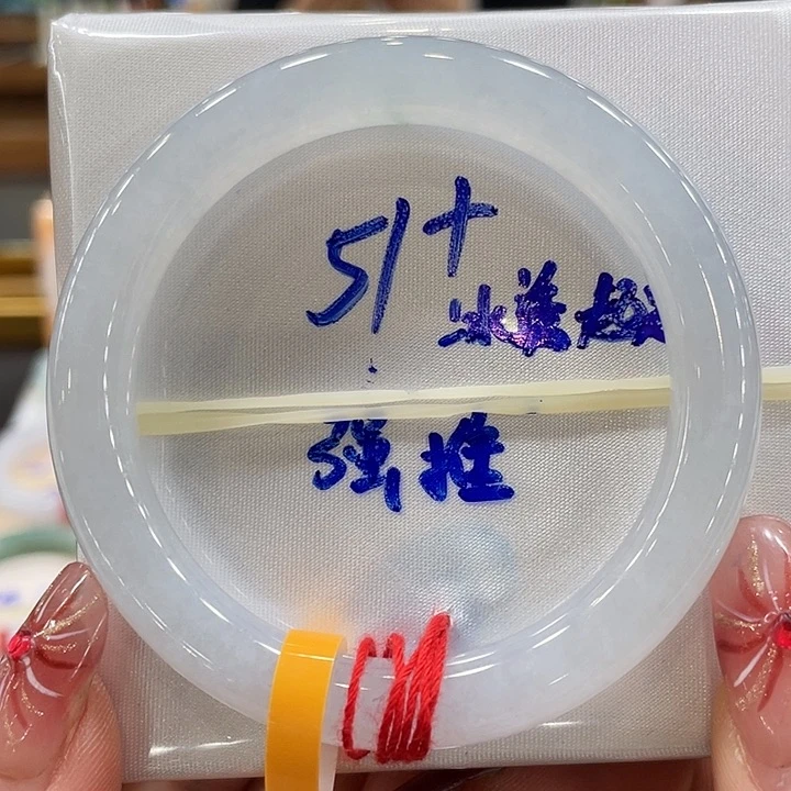 翡翠手镯未镶嵌翡翠手镯