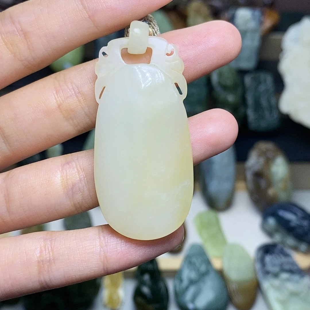 【闪购商品】颈饰未镶嵌和田玉悦*?
