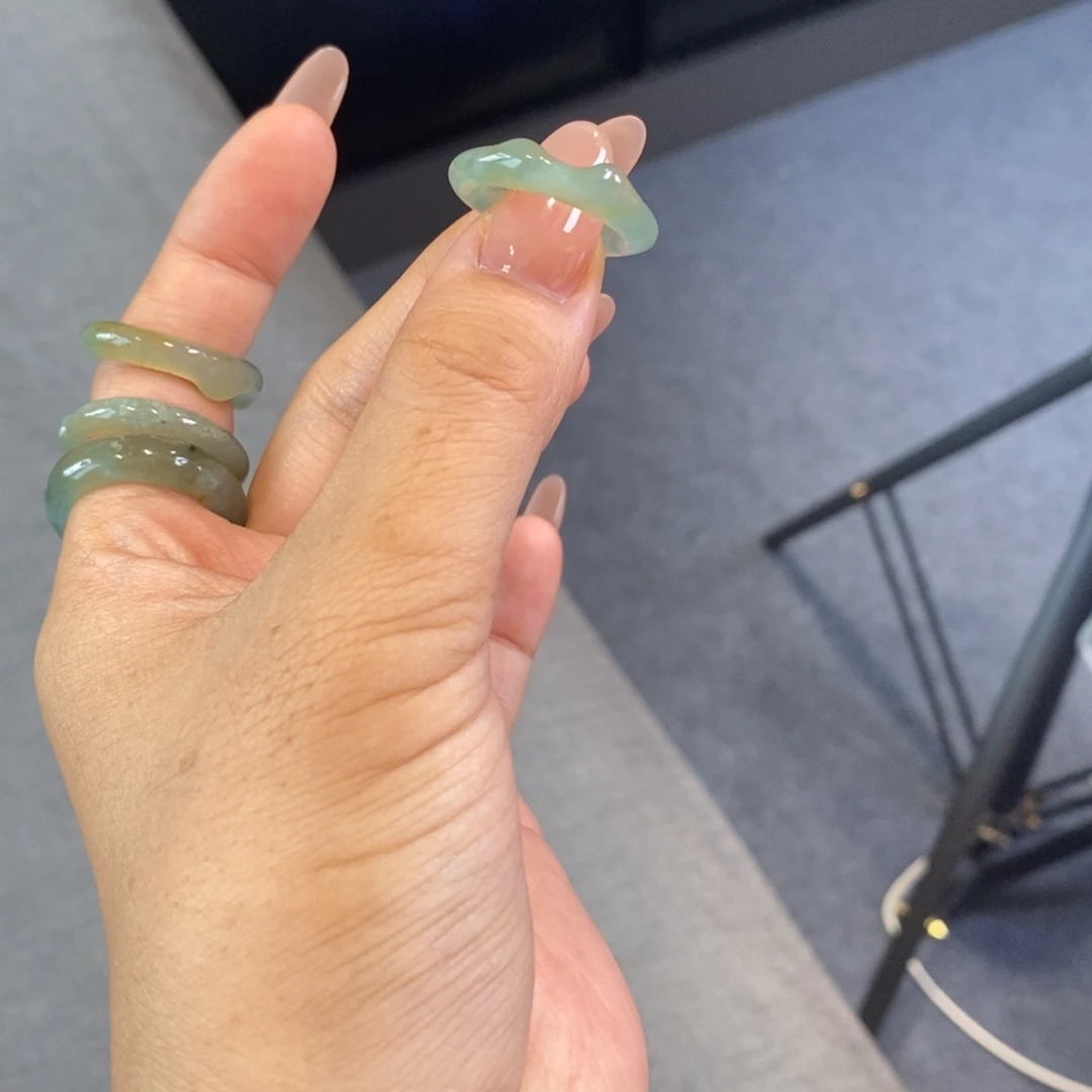 迃***）蛇纹石玉未镶嵌岫玉