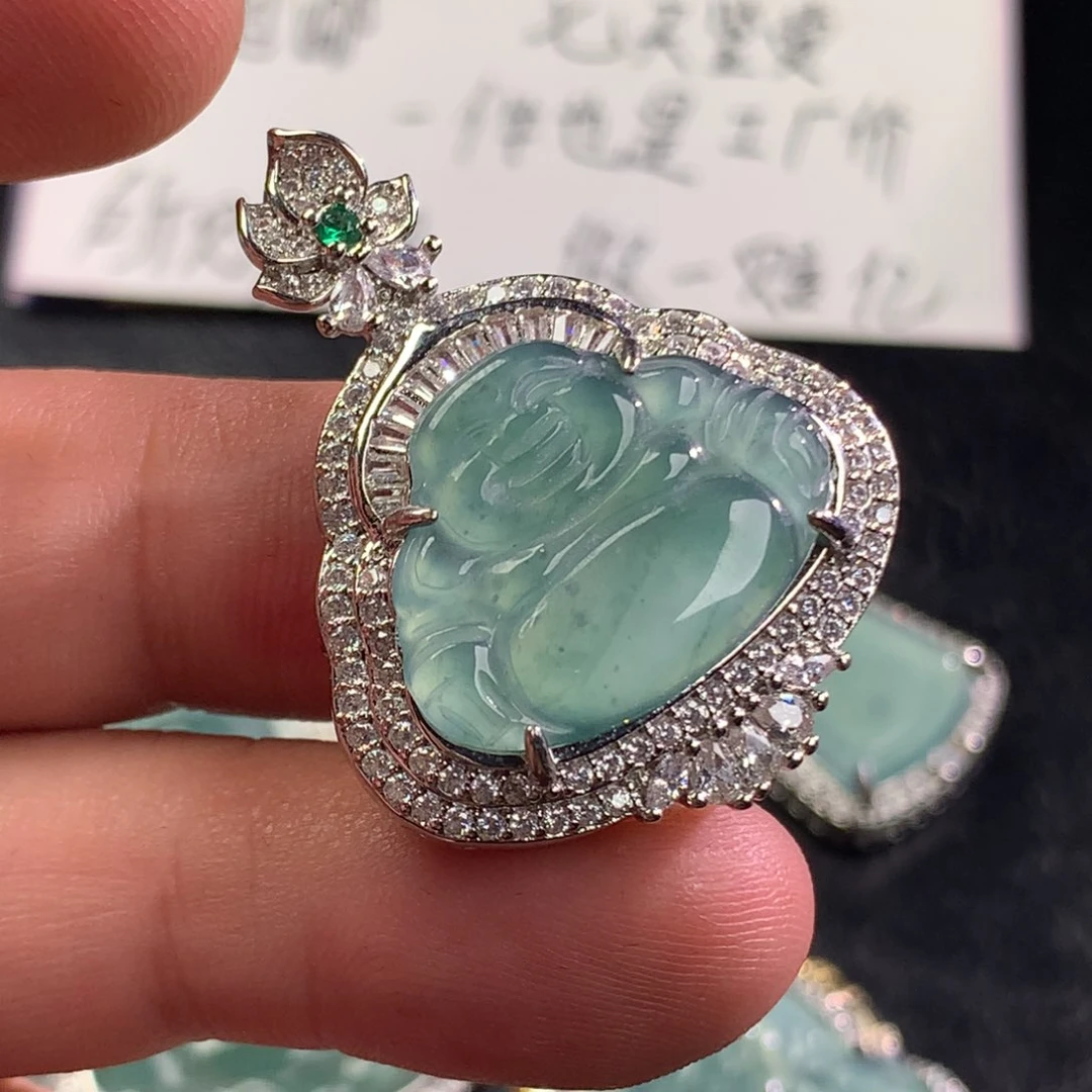翡翠未镶嵌颈饰大佛公