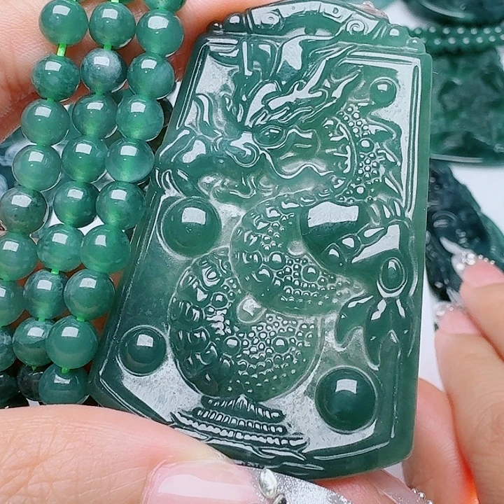 翡翠未镶嵌颈饰多样性发其一